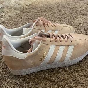 Women’s Adidas (gazelle)